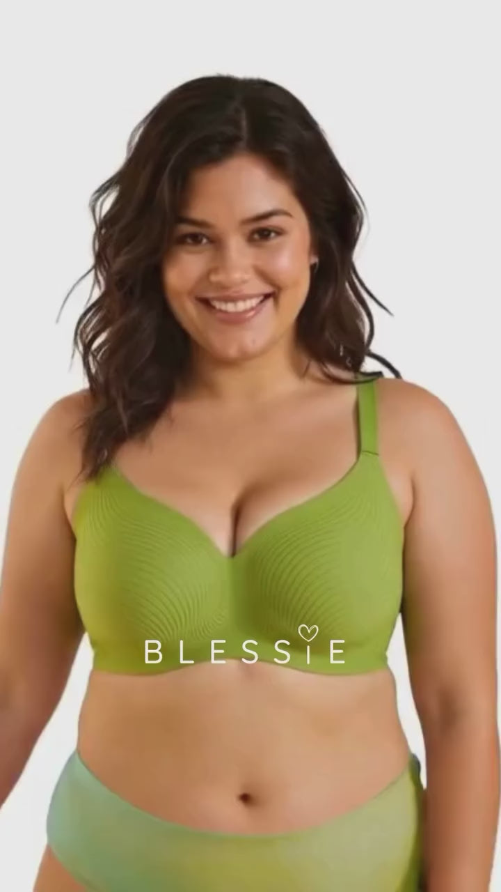 confident women with Air-Fit Wavy Moulded Wireless Bra